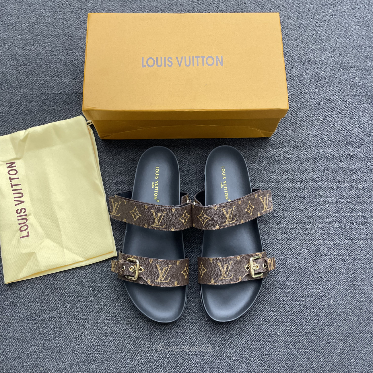 Louis Vuitton Bom Dia Flat Mule Sandals (10) - www.newkick.vip